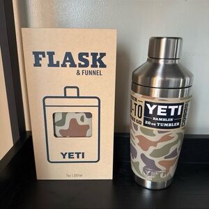 YETI Camo Flask & shaker set